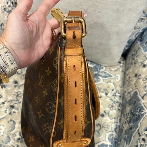Louis Vuitton Classic Monogram Shoulder Bag Tulum GM - Picture 9 of 14